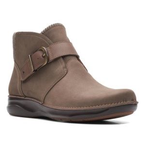 Clarks Size 10 leather nubuck taupe / brown “Appley”pull on ankle boot - NWT